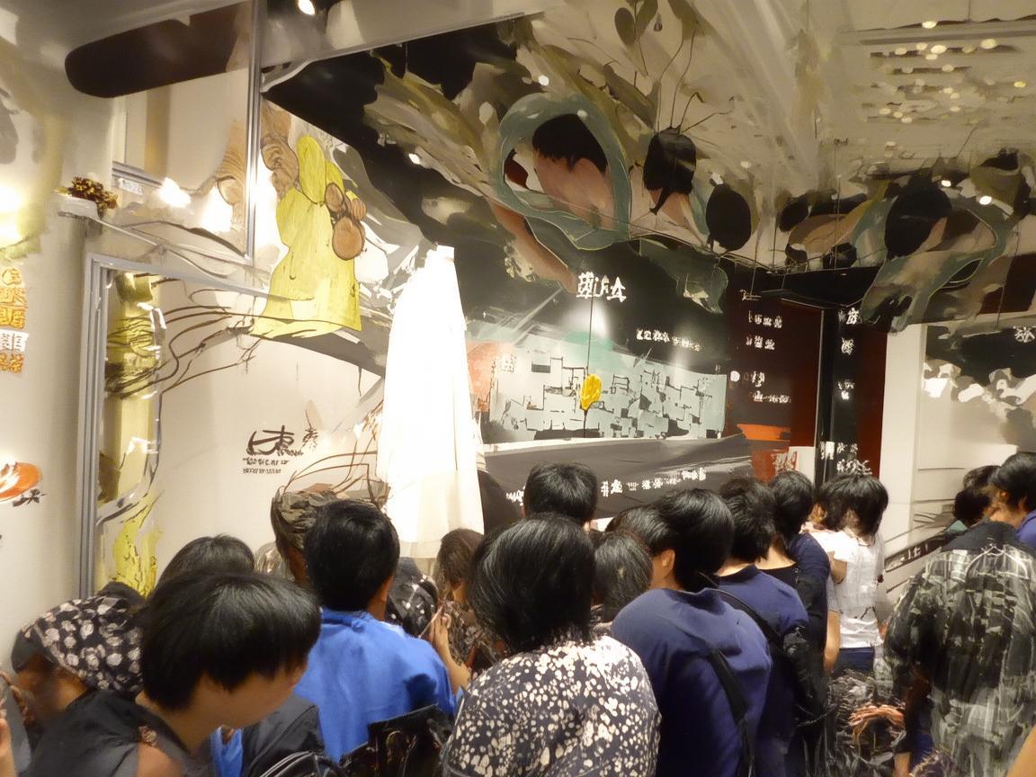 丽江上空的无人机电动机组，科技与美景的交融